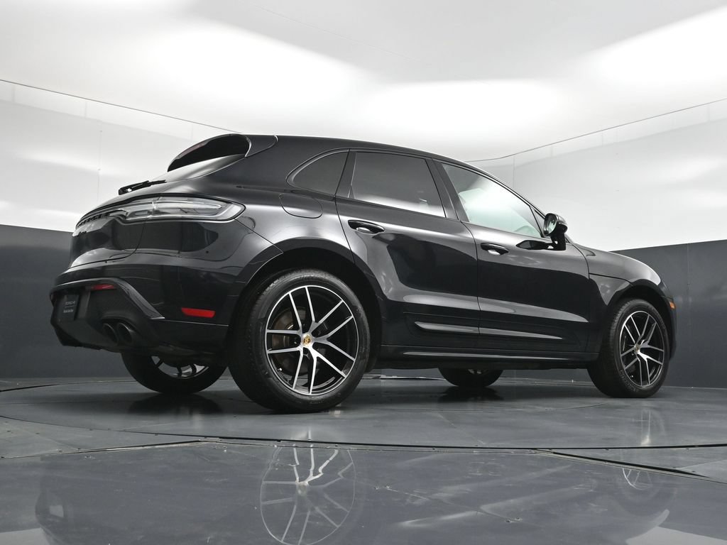 Certified 2025 Porsche Macan AWD/4WD image 28