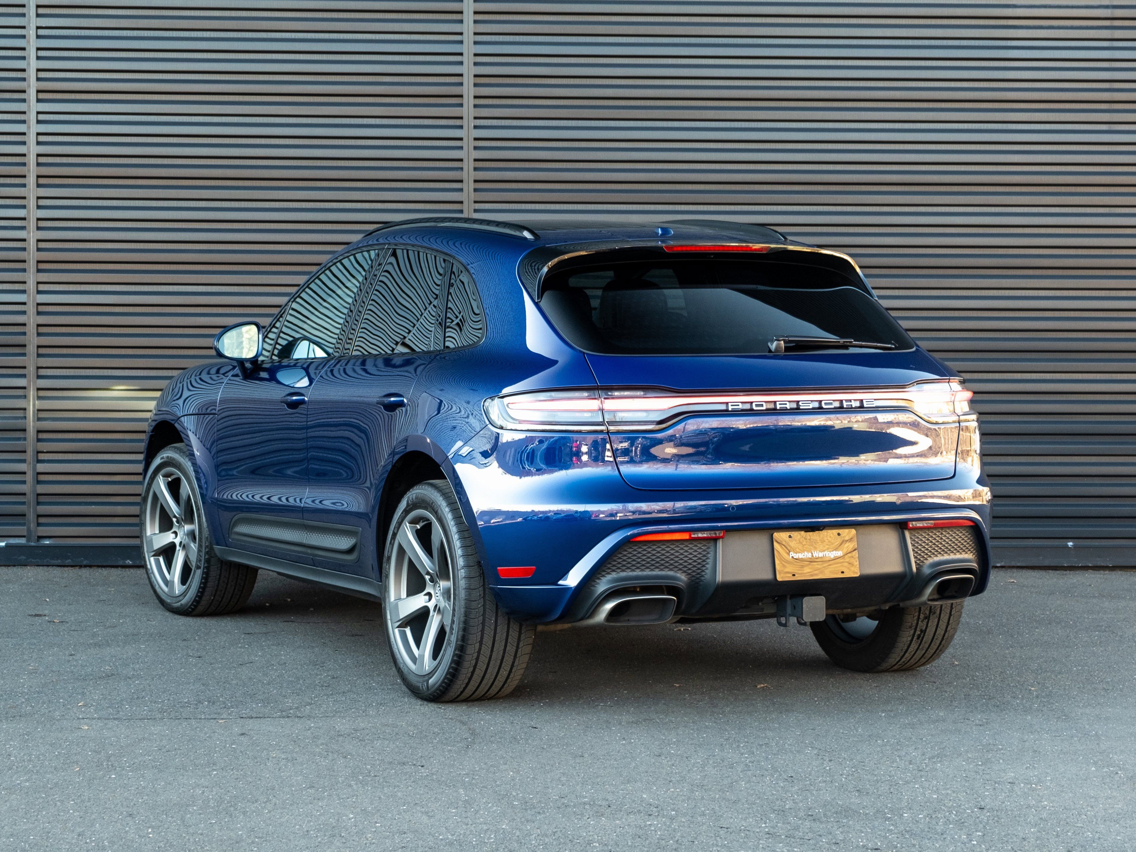 Certified 2023 Porsche Macan image 3