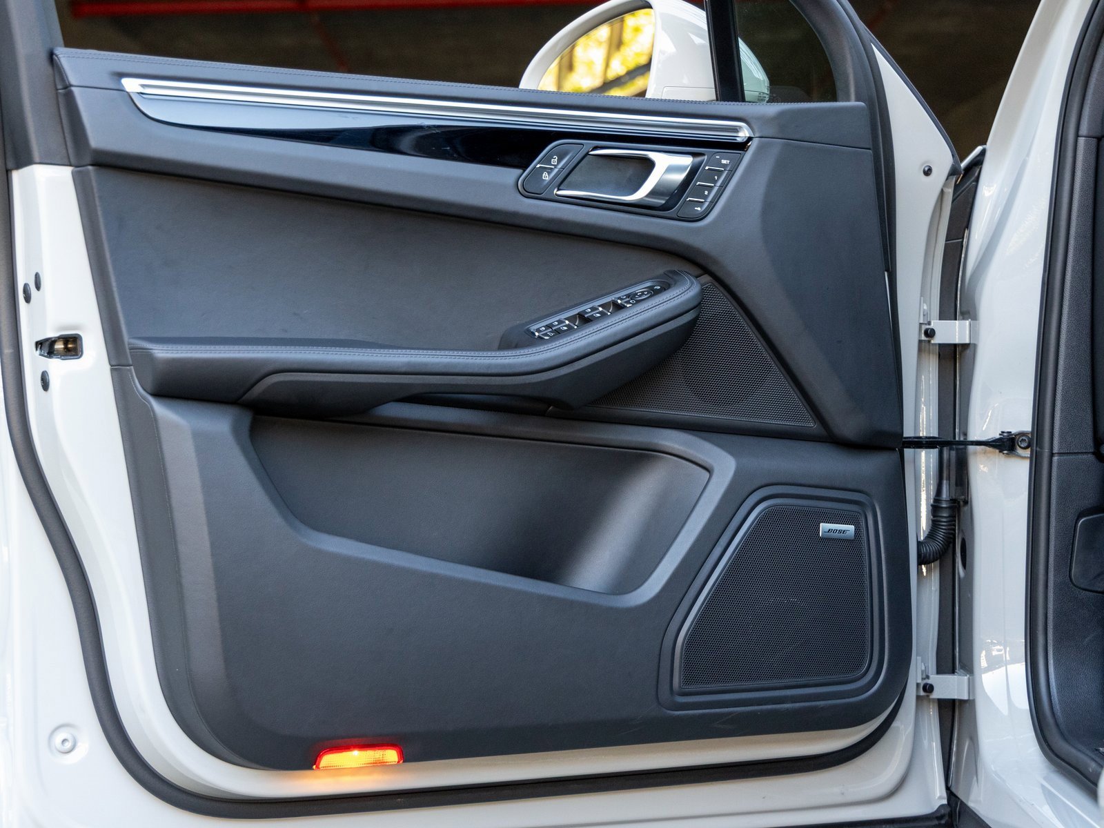 Certified 2024 Porsche Macan image 21