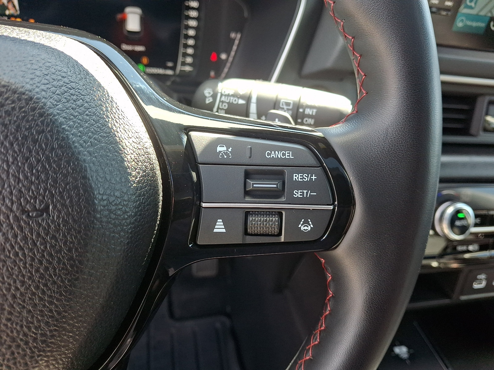 Certified 2025 Honda Pilot Black Edition image 23