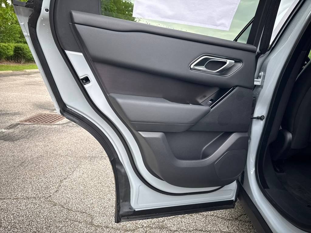 New 2026 Land Rover Range Rover Velar Dynamic SE image 13
