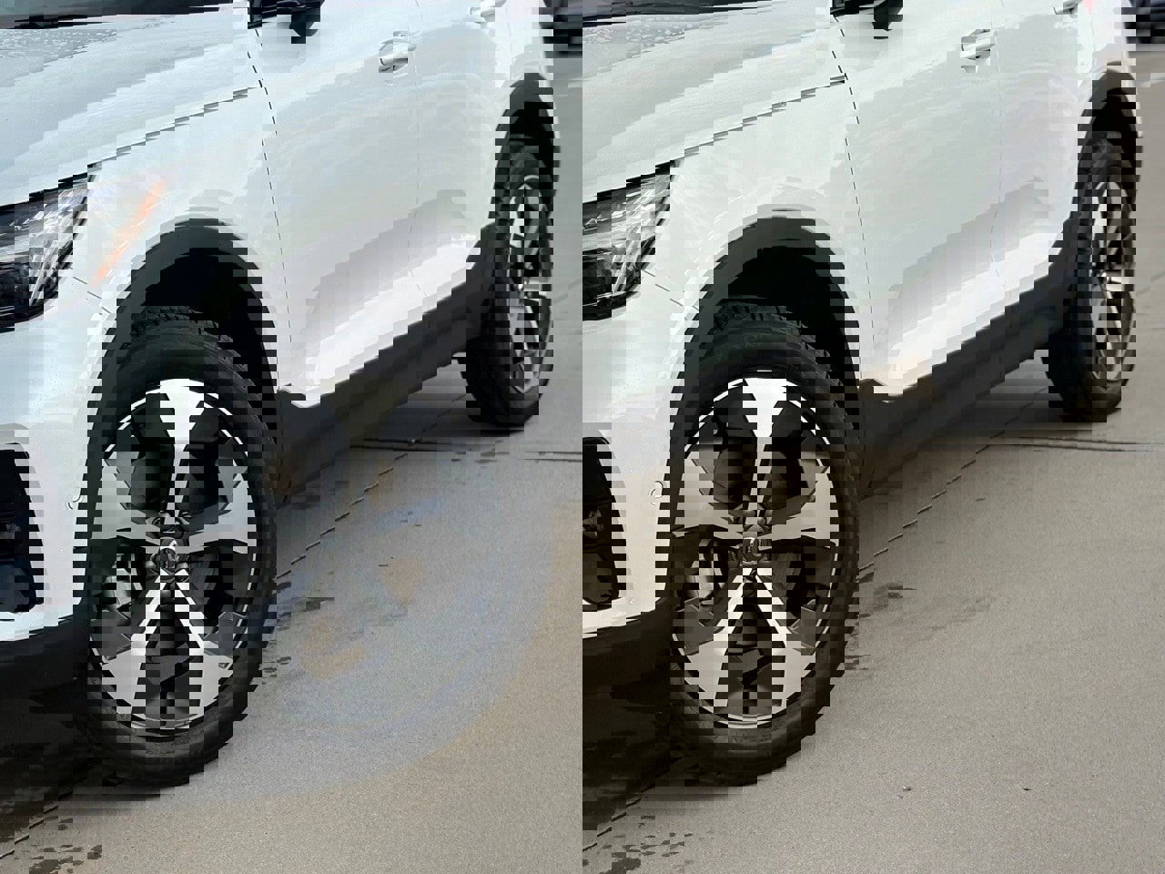 New 2026 Volvo XC40 B5 Plus w/ Protection Package Premier image 6