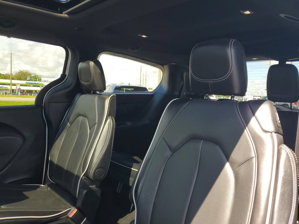 Used 2026 Chrysler Pacifica Limited FWD image 23