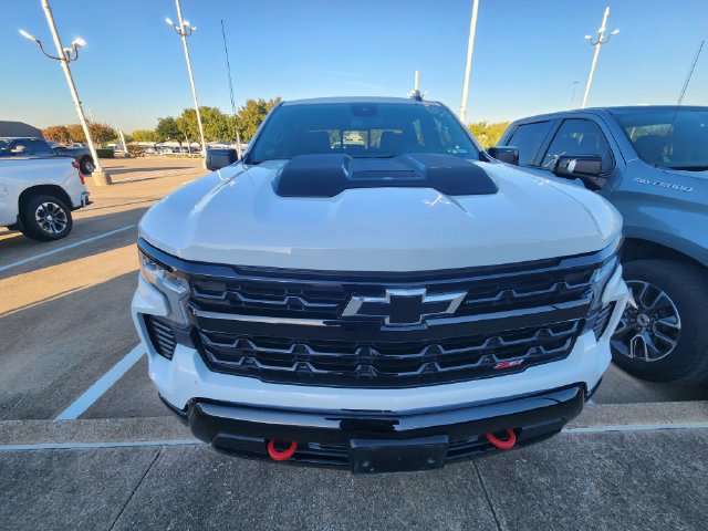 Used 2024 Chevrolet Silverado 1500 LT Trail Boss w/ Convenience Package II AWD/4WD image 2
