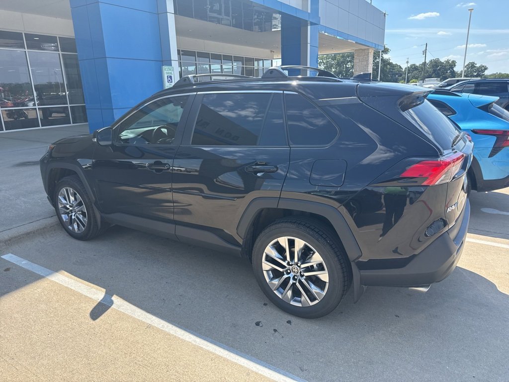 Used 2023 Toyota RAV4 XLE Premium image 4