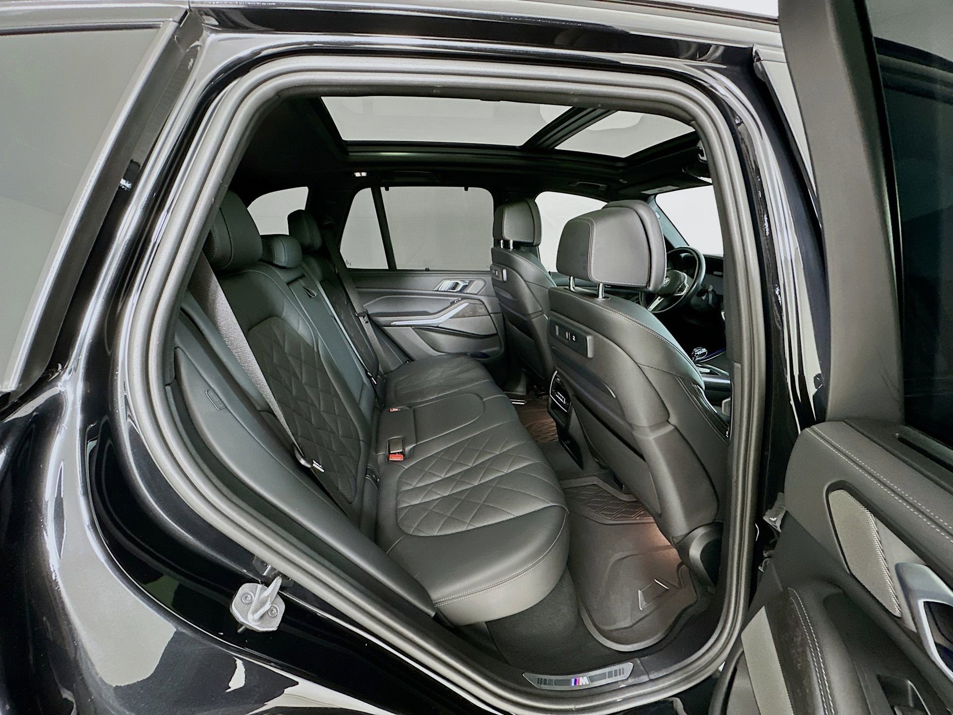 Used 2023 BMW X5 M50i w/ Executive Package image 31
