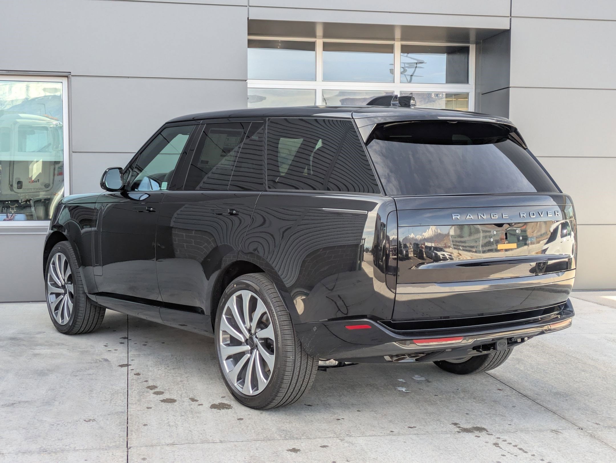 New 2026 Land Rover Range Rover SE image 8