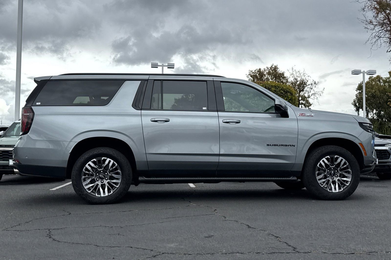 Used 2025 Chevrolet Suburban Z71 AWD/4WD image 4