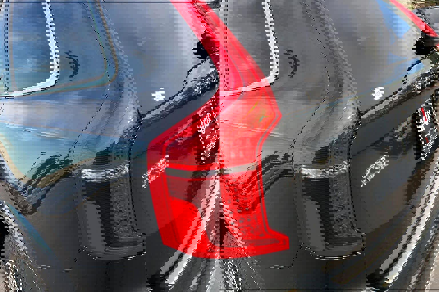 Used 2021 Volvo XC90 T5 Momentum w/ Protection Package Premier image 28