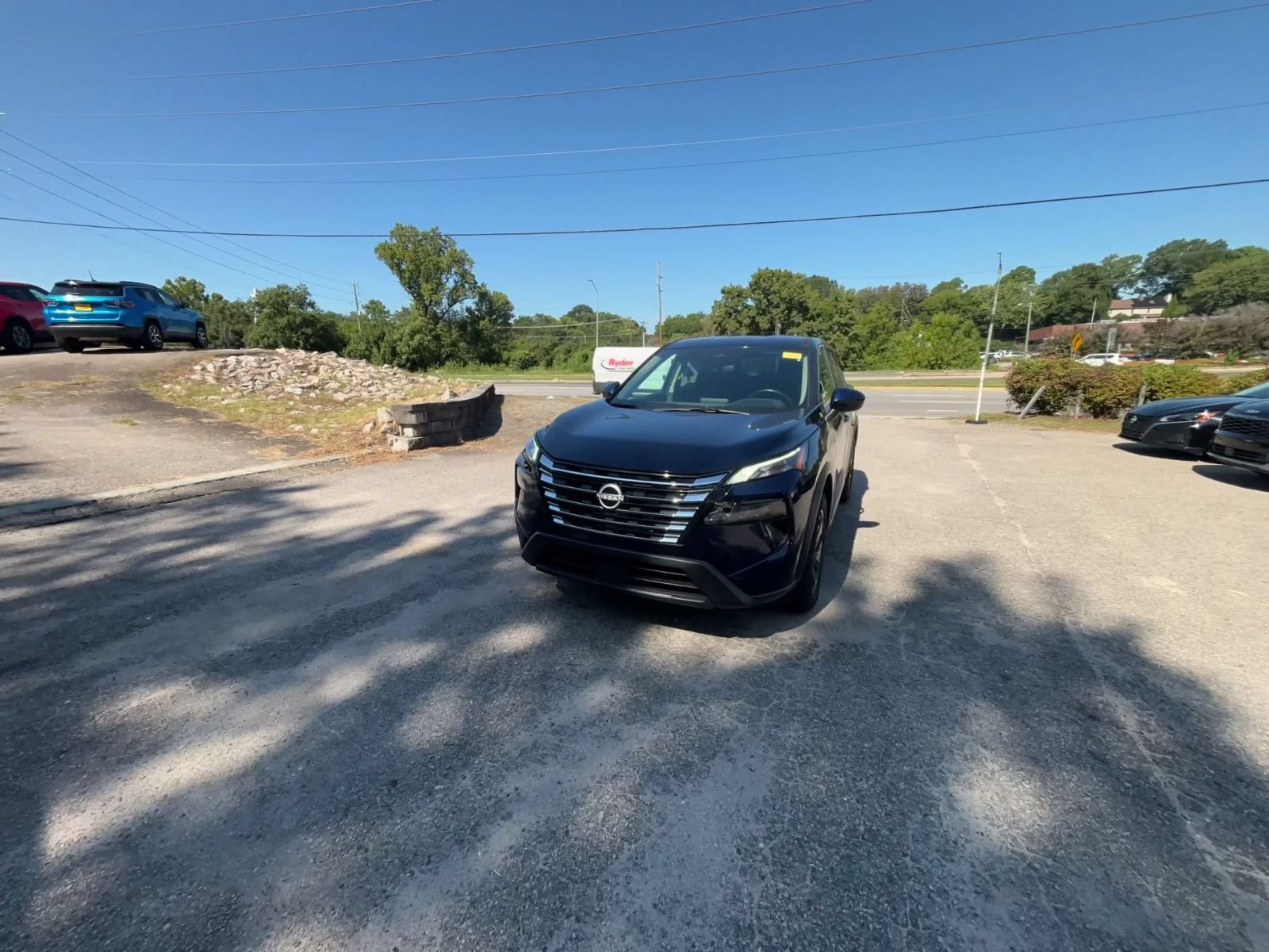 Used 2025 Nissan Rogue SV FWD image 6