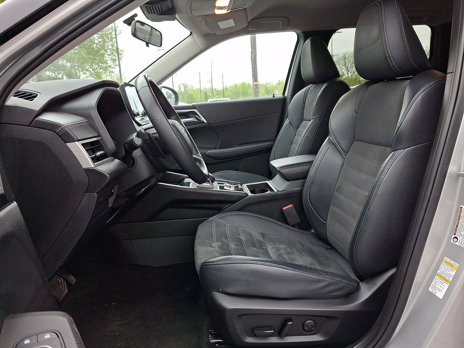 Used 2024 Mitsubishi Outlander SE AWD/4WD image 13