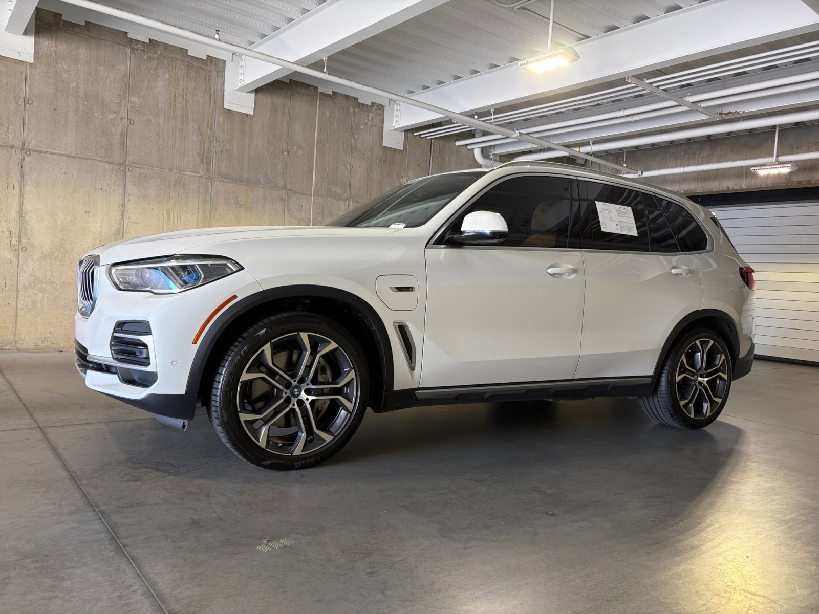 Used 2023 BMW X5 xDrive45e w/ Executive Package AWD/4WD image 2