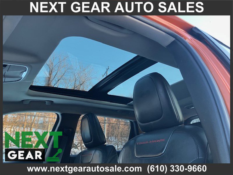 Used 2015 Jeep Cherokee Trailhawk w/ Comfort/Convenience Group image 10