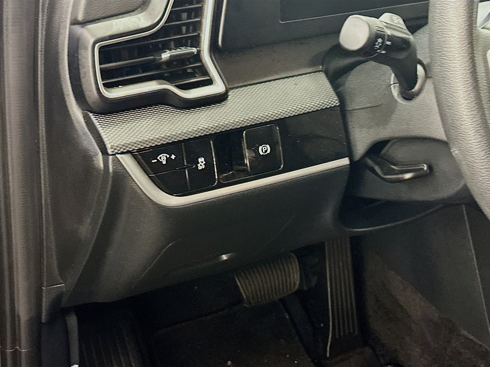 Used 2025 Kia Sportage LX image 17