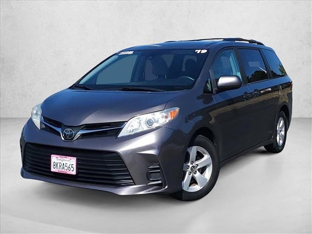 Used 2019 Toyota Sienna LE w/ Carpet Mat Package