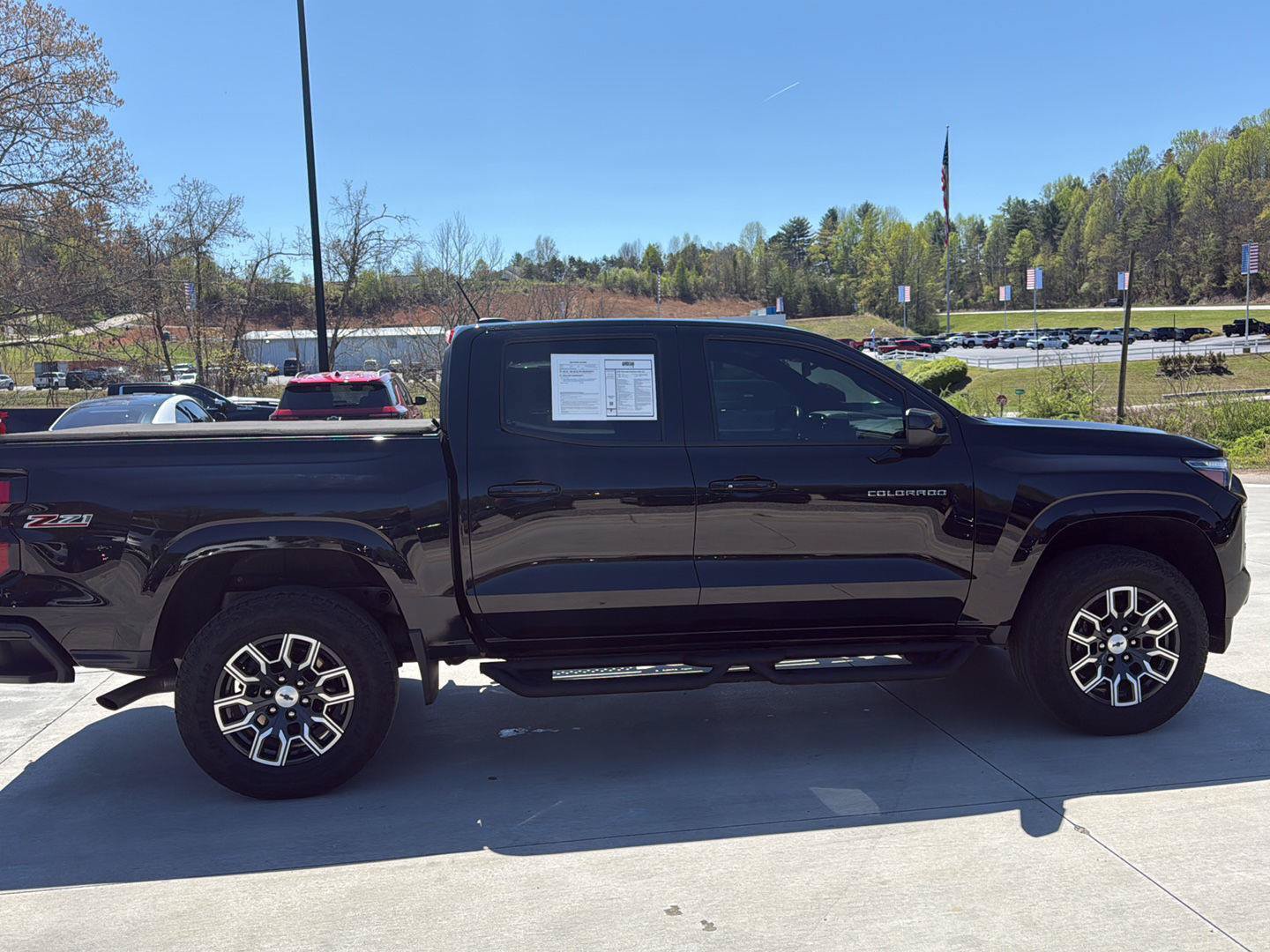 Used 2023 Chevrolet Colorado Z71 w/ Z71 Convenience Package 2 AWD/4WD image 4