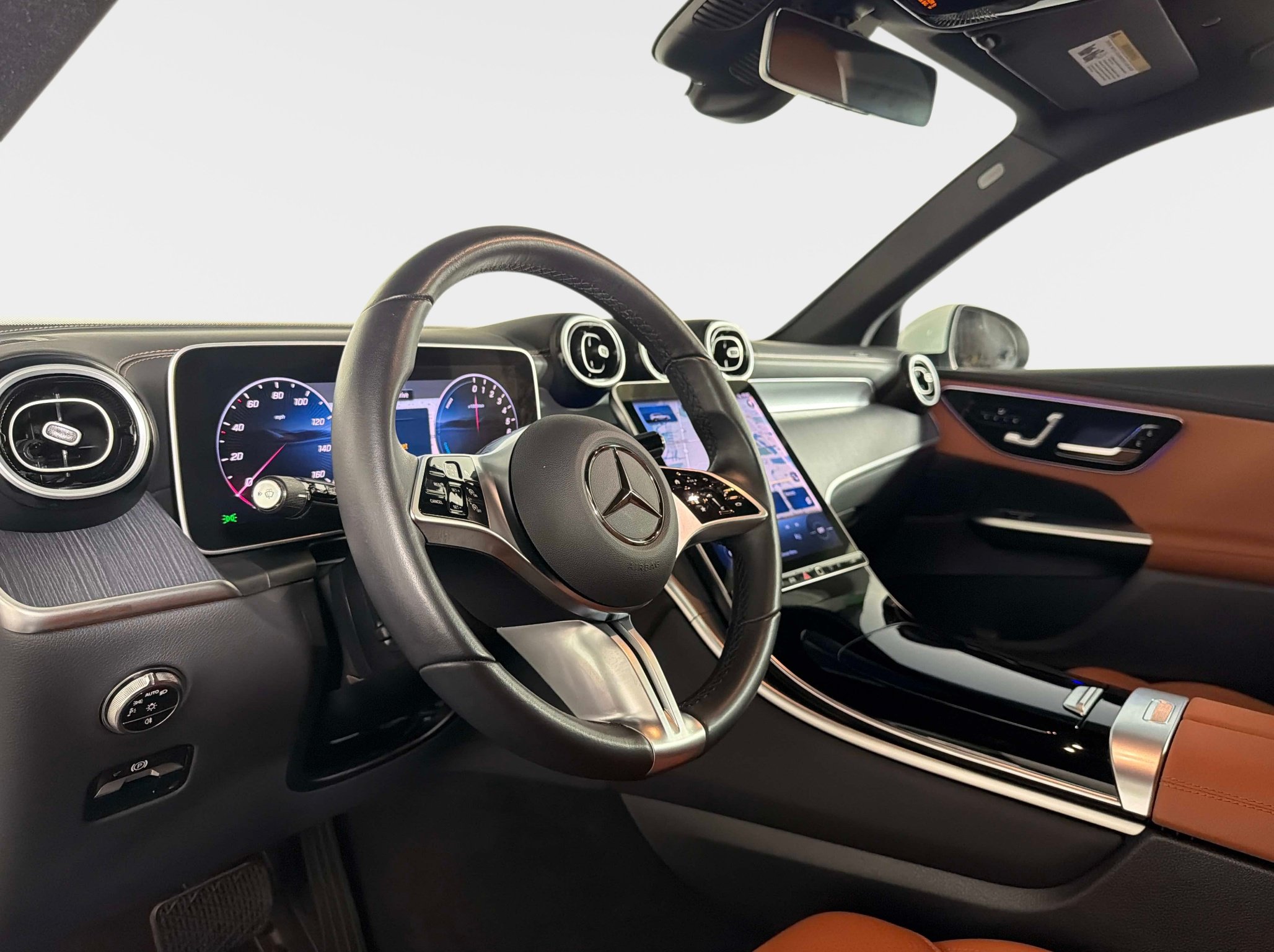 Used 2025 Mercedes-Benz GLC 350e 4MATIC image 40