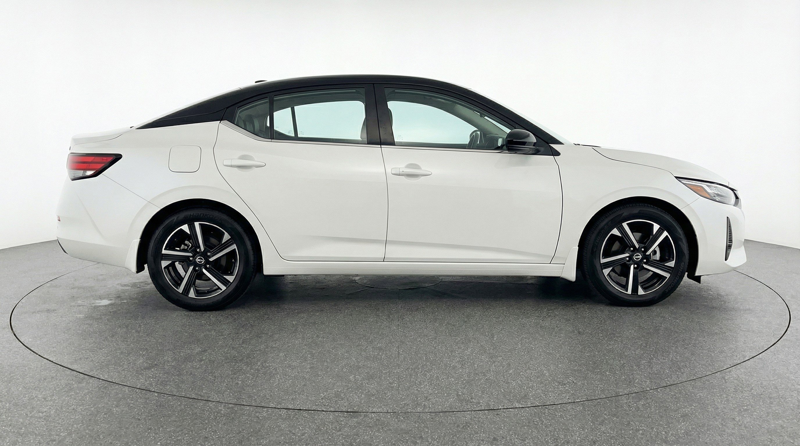 Used 2025 Nissan Sentra SV FWD image 11