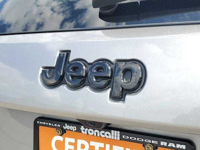 Certified 2021 Jeep Grand Cherokee Laredo X AWD/4WD image 9