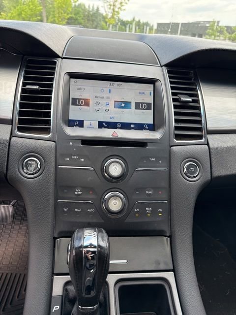 Used 2018 Ford Taurus SEL w/ Equipment Group 201A FWD image 11