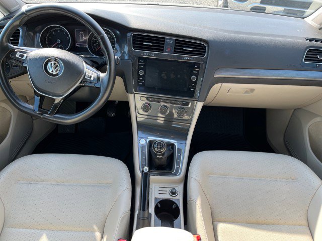 Used 2018 Volkswagen Golf SE image 22