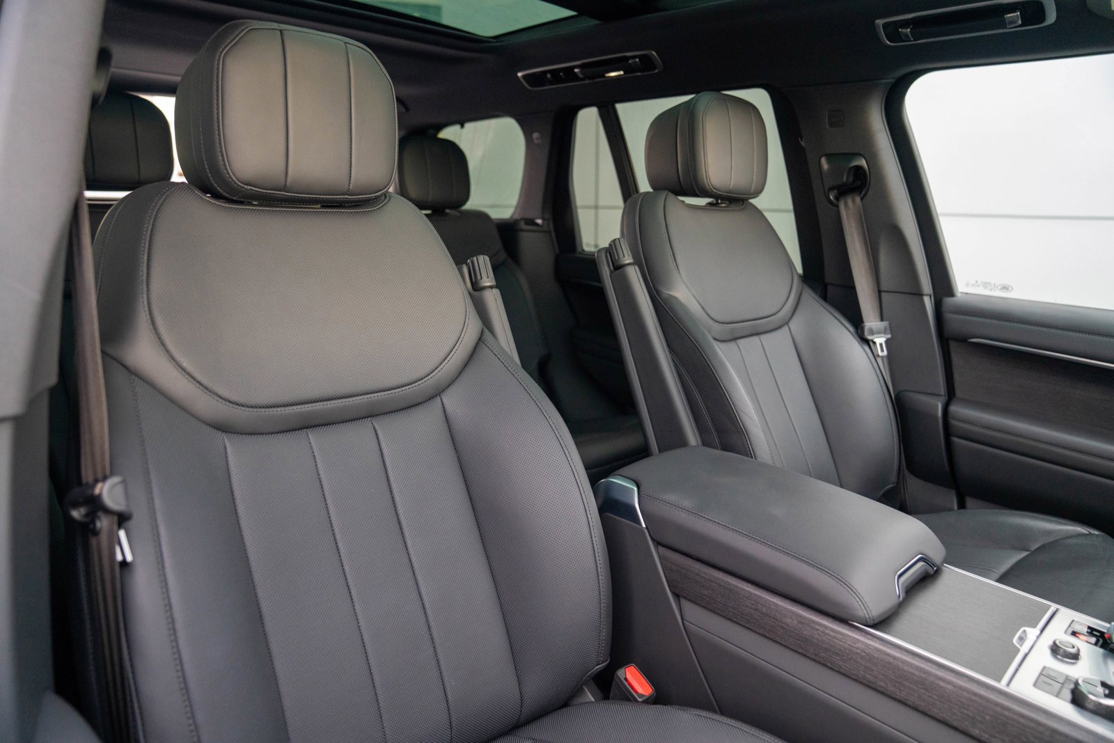 Used 2023 Land Rover Range Rover SE image 25