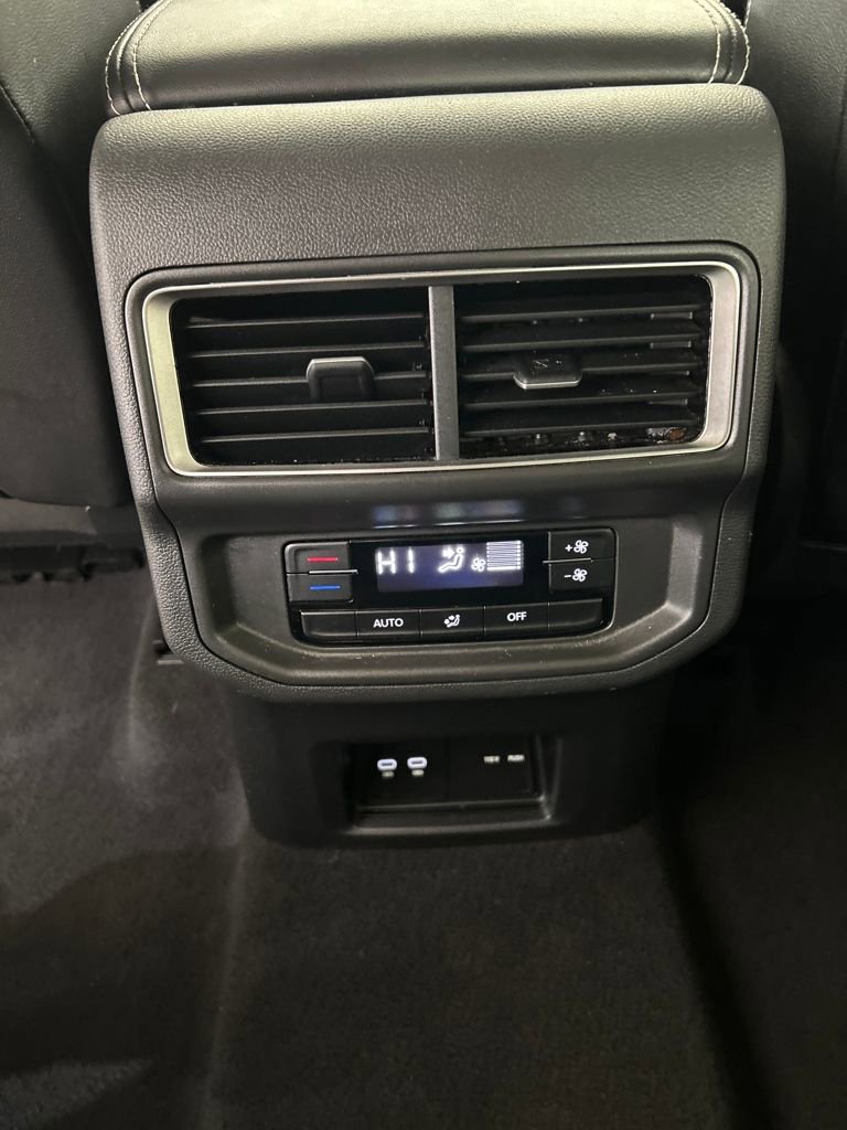 Used 2024 Volkswagen Atlas SE image 16