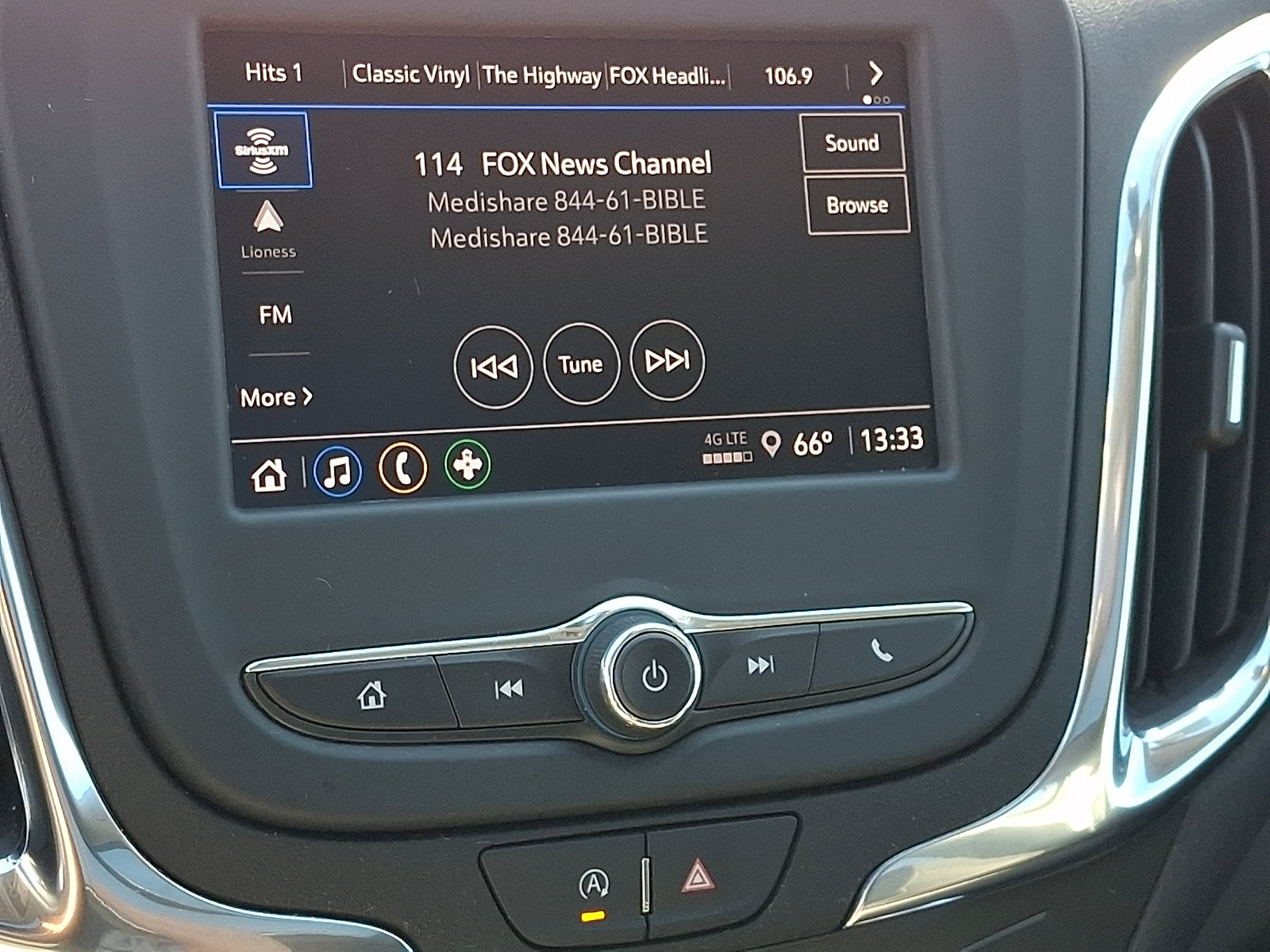 Used 2024 Chevrolet Equinox LT w/ LPO, Floor Liner Package AWD/4WD image 18