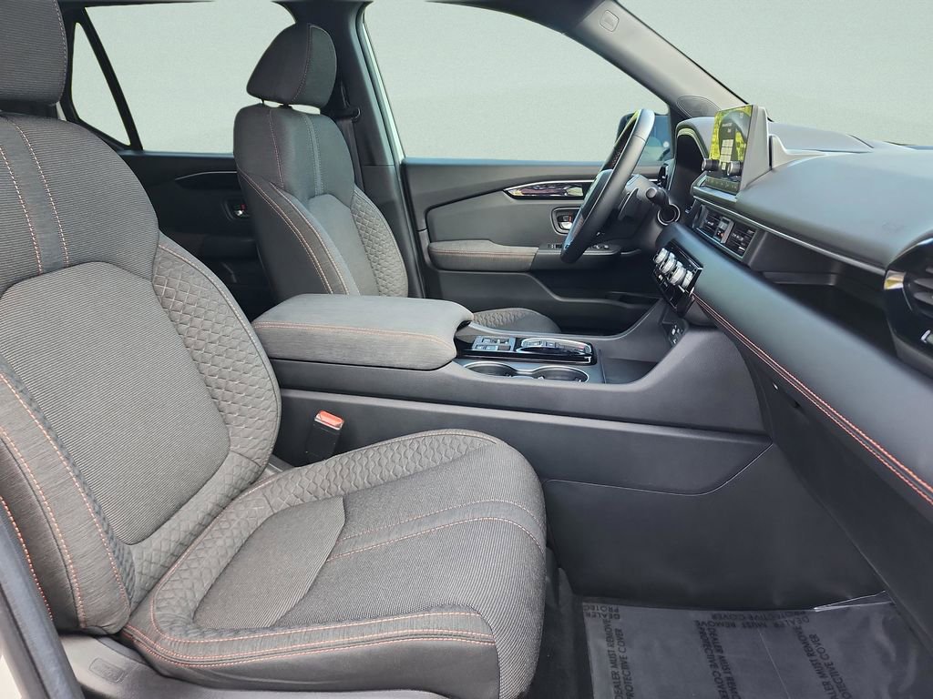 Used 2025 Honda Pilot Sport image 18