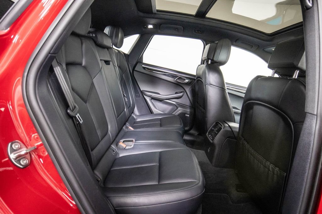 Used 2024 Porsche Macan Premium Package Plus w/ Premium Plus Package image 12