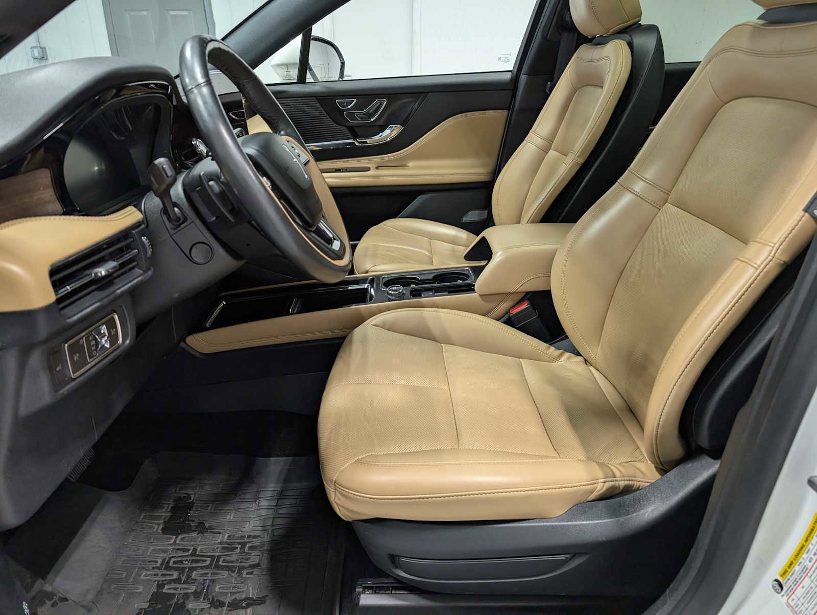 Certified 2022 Lincoln Corsair Reserve image 4