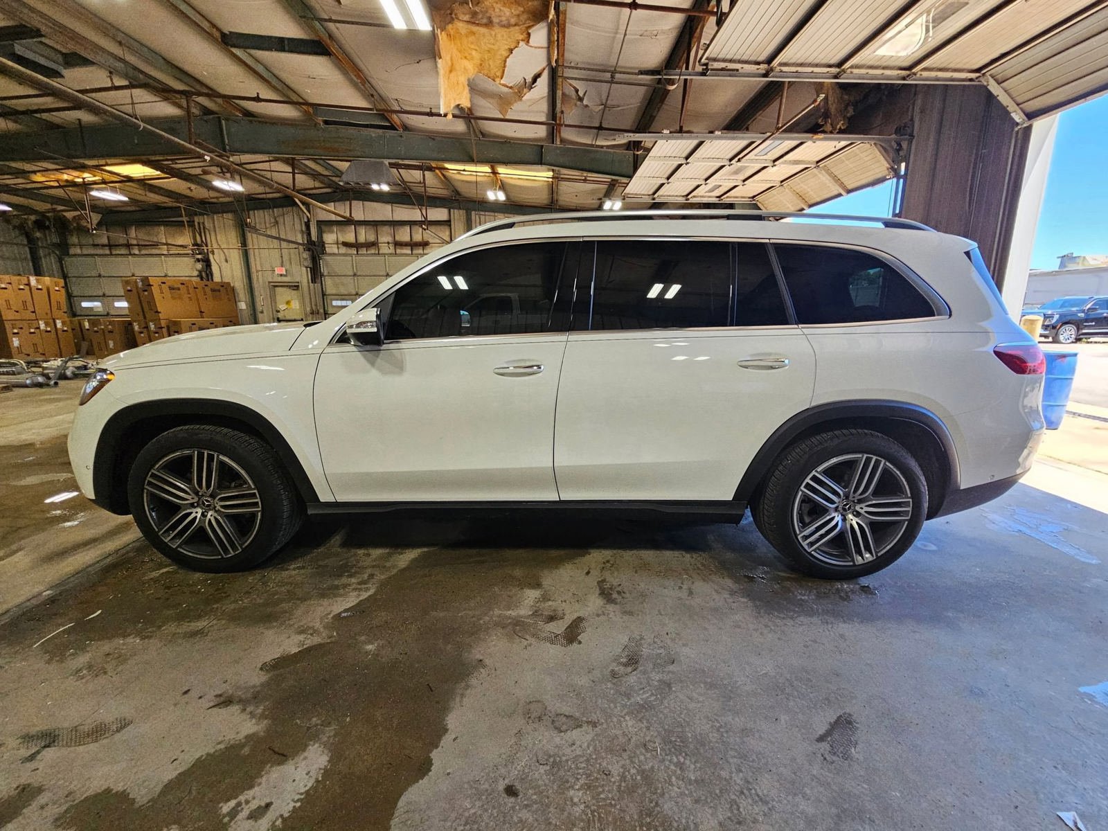Used 2024 Mercedes-Benz GLS 450 4MATIC image 2