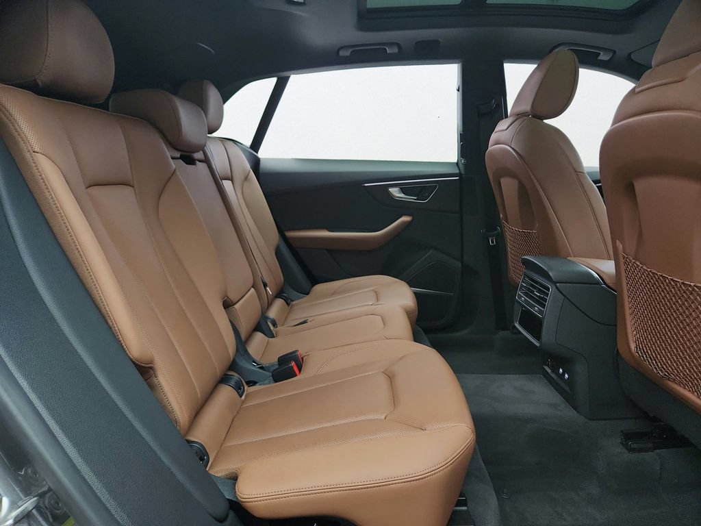 Used 2019 Audi Q8 Premium Plus AWD/4WD image 31