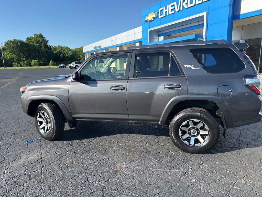 Used 2017 Toyota 4Runner TRD Off-Road Premium AWD/4WD image 5