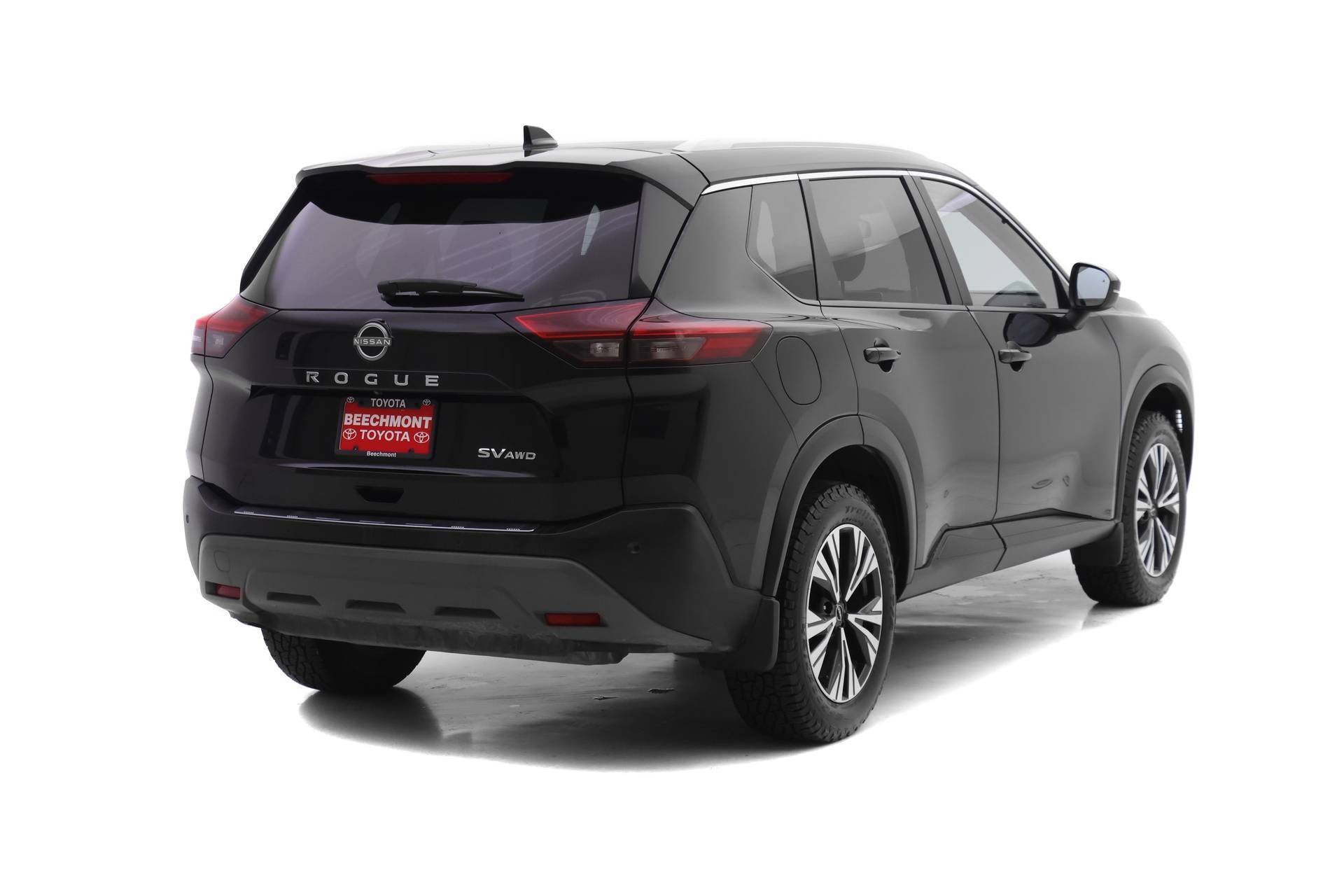 Used 2022 Nissan Rogue SV w/ SV Premium Package image 2