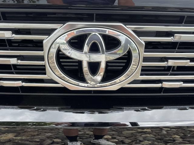 Used 2025 Toyota 4Runner Limited AWD/4WD image 5