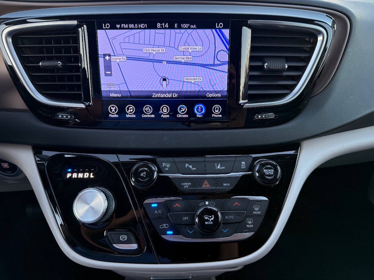 Used 2017 Chrysler Pacifica Touring-L Plus w/ Advanced Safetytec Group FWD image 22