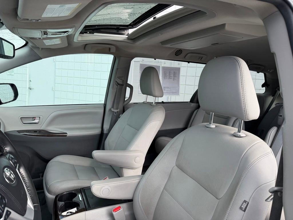 Used 2020 Toyota Sienna XLE Premium w/ Protection Package image 16