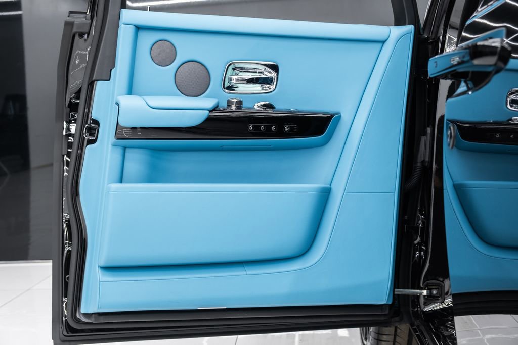 Used 2025 Rolls-Royce Phantom Sedan RWD image 31