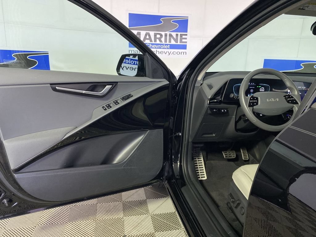 Used 2024 Kia Niro EX Touring FWD image 29