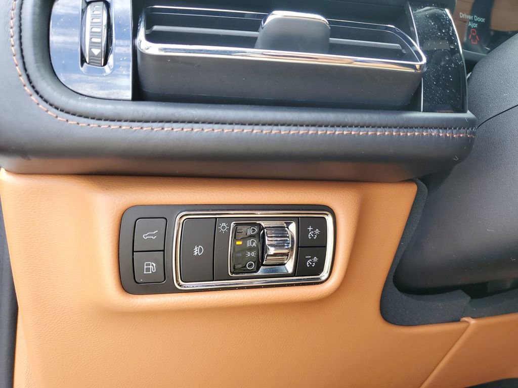 Certified 2023 Lincoln Aviator Black Label Grand Touring w/ Class IV Trailer Tow Package AWD/4WD image 24