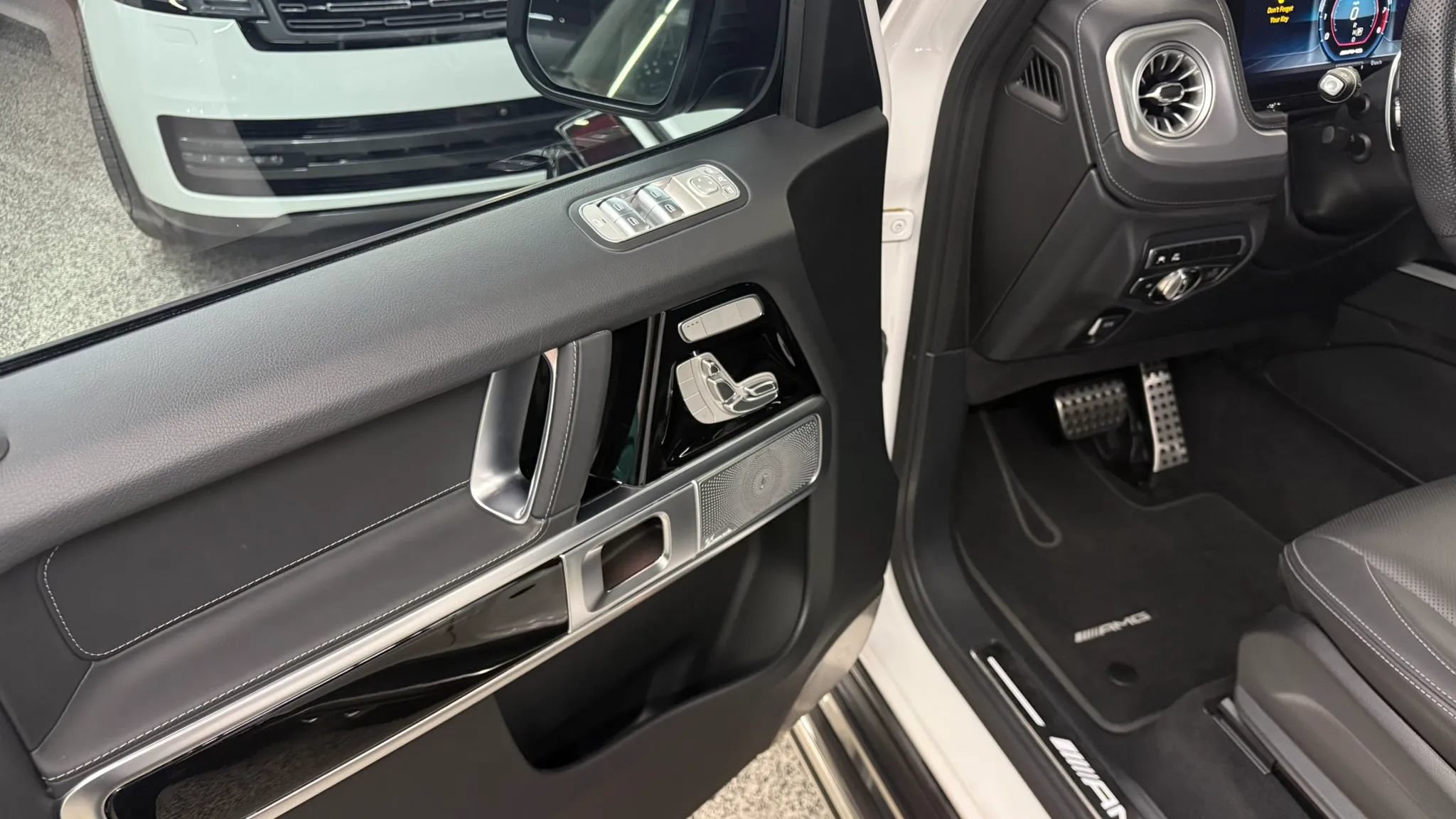 Used 2024 Mercedes-Benz G 63 AMG 4MATIC w/ AMG Night Package Plus image 8