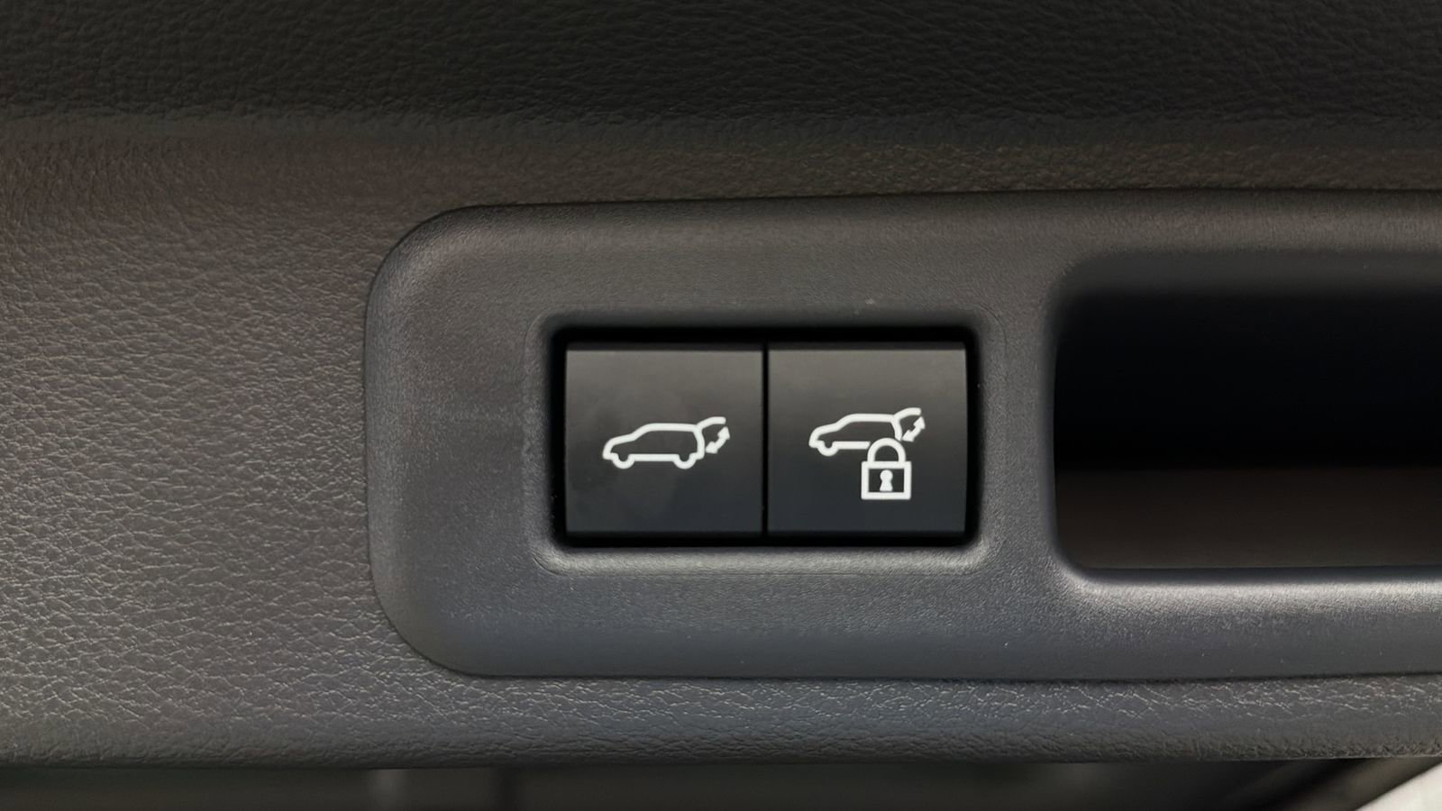 Used 2026 Toyota Sequoia Platinum AWD/4WD image 18