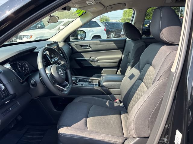 Used 2024 Nissan Pathfinder SV FWD image 6