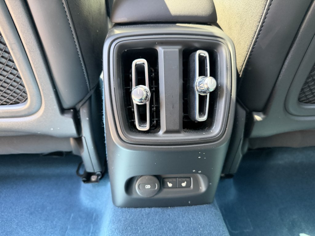 Used 2023 Volvo C40 P8 Recharge Ultimate AWD/4WD image 36