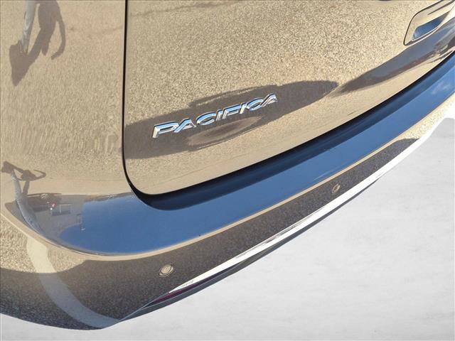 Used 2018 Chrysler Pacifica Touring Plus FWD image 15
