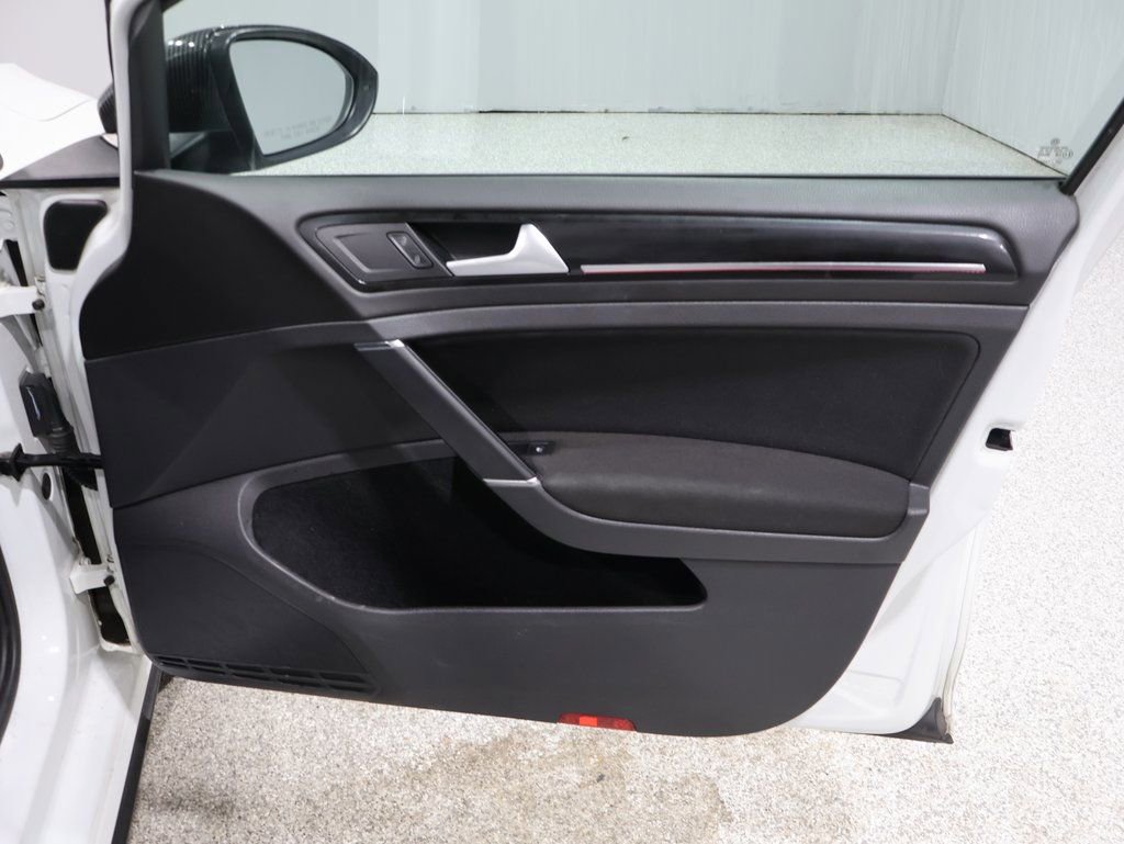 Used 2017 Volkswagen Golf S image 20