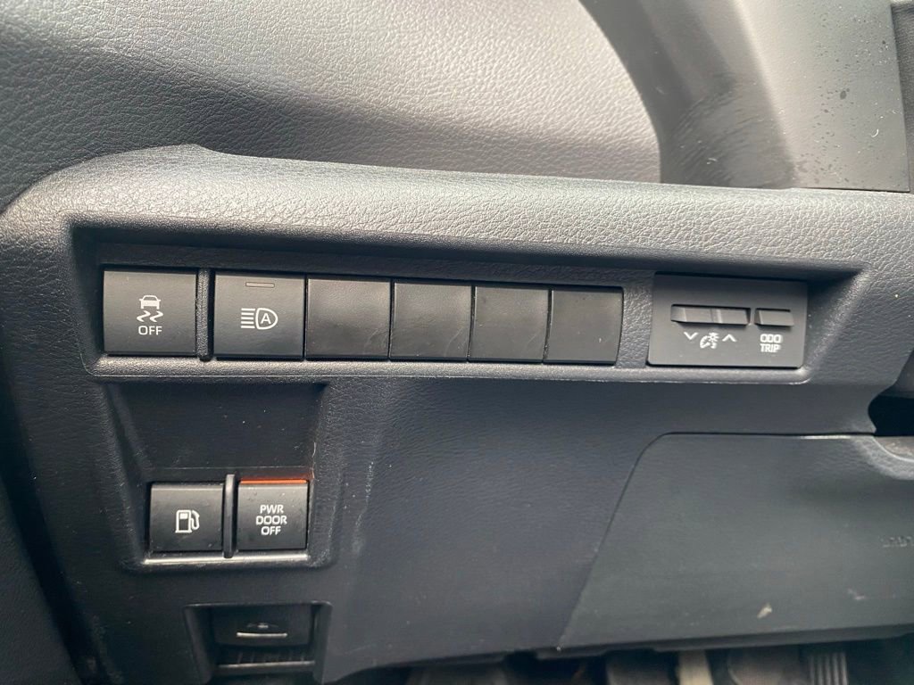 Used 2024 Toyota Sienna XSE image 25