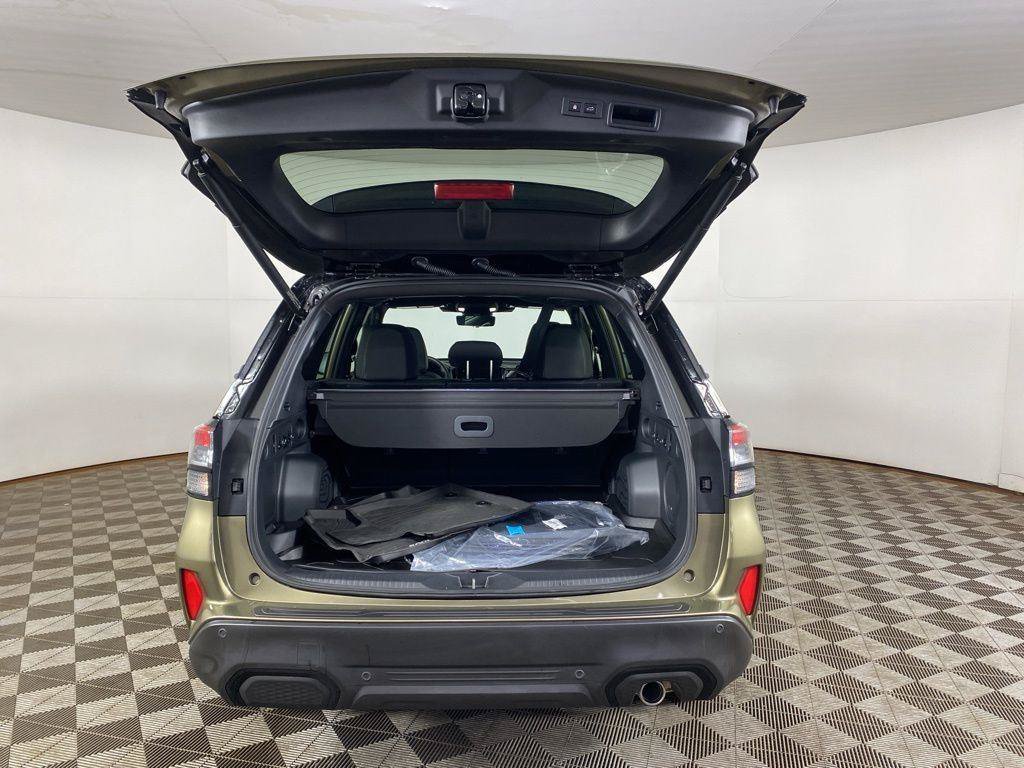 Used 2025 Subaru Forester Touring AWD/4WD image 8