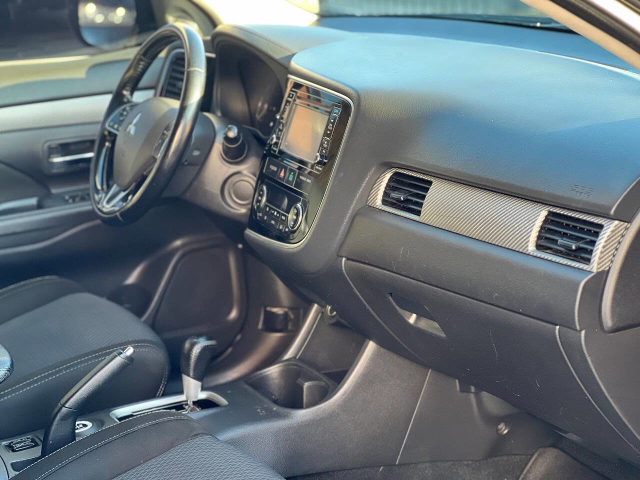 Used 2016 Mitsubishi Outlander SE image 9